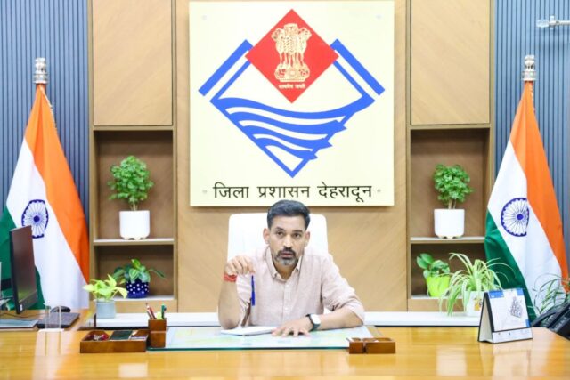 डीएम आशीष चौहान का सख्त संदेश—काम नहीं तो कार्रवाई तय, योजनाएं अब सीधे जनता तक