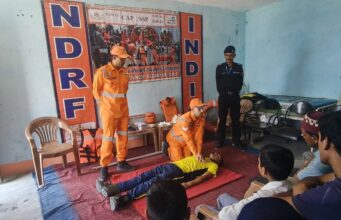 दशोली ब्लॉक के बेमरू गांव में एनडीआरएफ ने दिया आपदा प्रबंधन प्रशिक्षण