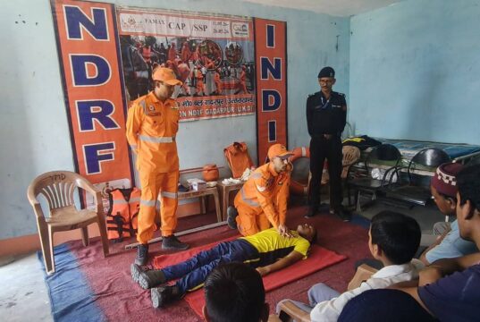 दशोली ब्लॉक के बेमरू गांव में एनडीआरएफ ने दिया आपदा प्रबंधन प्रशिक्षण
