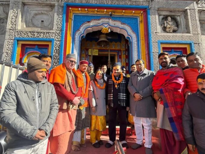 बाबा केदार की शरण में उद्योगपति गौतम अदाणी, रोपवे परियोजना का करेंगे हवाई सर्वेक्षण