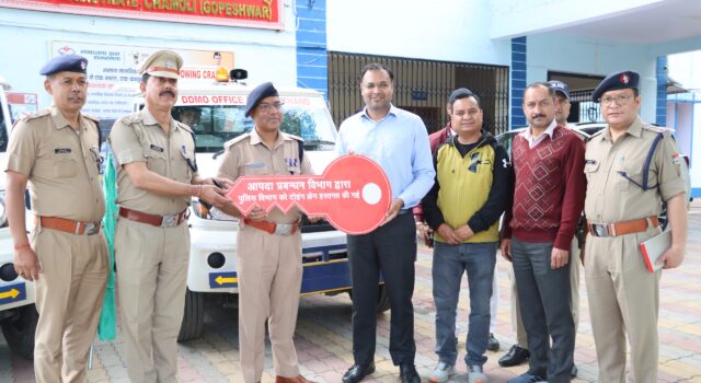 आपदा प्रबंधन विभाग ने चमोली पुलिस को सौंपी दो क्रेन