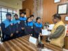 फीस बढ़ोत्तरी से नारज बी एड छात्रों ने विश्व विद्यालय का किया विरोध