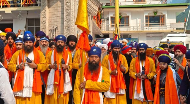 पंज प्यारों की अग़वाई मे पहला जथा रवाना, कल खुलेंगे हेमकुण्ड साहिब के कपाट