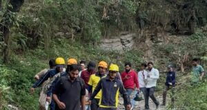 नैनीताल, चाइना पीक ट्रैकिंग के दौरान खाई में गिरे युवक का SDRF ने किया सफल रेस्क्यू