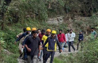 नैनीताल, चाइना पीक ट्रैकिंग के दौरान खाई में गिरे युवक का SDRF ने किया सफल रेस्क्यू