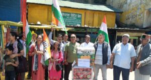 गोपेश्वर में कांग्रेस का विरोध प्रदर्शन, महंगाई और NEET पेपर लीक पर फूंका पुतला