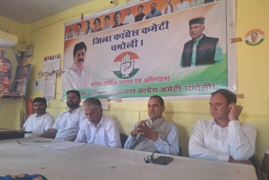 चमोली में कांग्रेस की पत्रकार वार्ता: पेपर लीक और कर्णप्रयाग प्रकरण पर उठाए सवाल