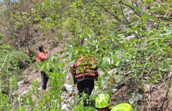 वाहन दुर्घटना में दो की मौत एक घायल , रेस्क्यू जारी