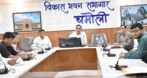 विकास अधिकारी ने मुख्यमंत्री घोषणाओं की प्रगति को लेकर ली समीक्षा बैठक