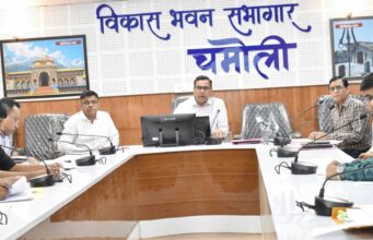 विकास अधिकारी ने मुख्यमंत्री घोषणाओं की प्रगति को लेकर ली समीक्षा बैठक