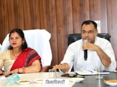 जिलाधिकारी ने खंड विकास अधिकारी एवं एडीओ पंचायत के विरुद्ध कारण बताओ नोटिस किया जारी