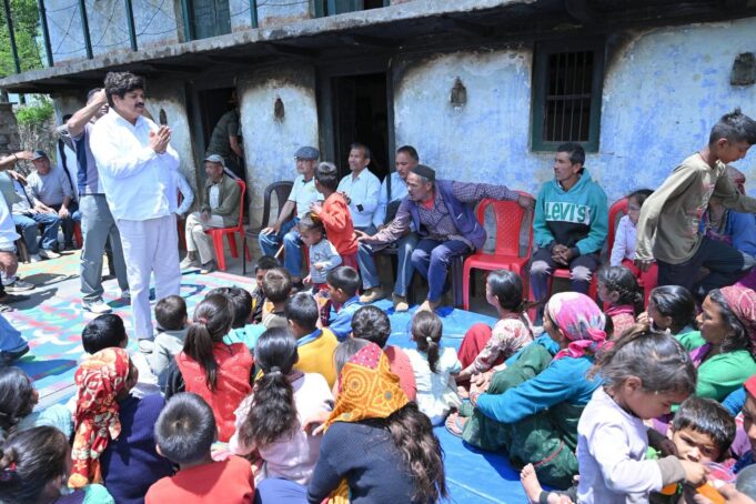 केशव नेगी के समर्थन में उनके गांव पहुंचे गणेश गोदियाल, बोले— “पूरा उत्तराखंड उनके साथ खड़ा है”