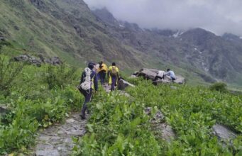 फूलों की घाटी क्षेत्र में लापता यात्री की तलाश जारी