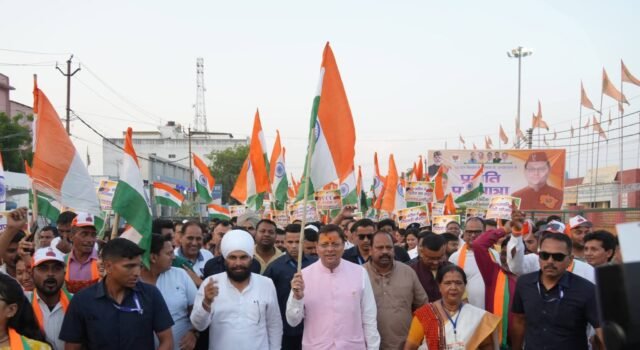 खटीमा में निकली भव्य “प्रगति पथ यात्रा”, मुख्यमंत्री पुष्कर सिंह धामी ने महान विभूतियों और शहीदों को दी श्रद्धांजलि