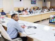 जनता मिलन में गूंजी ग्रामीणों की समस्याएं, जिलाधिकारी ने अधिकारियों को दिए त्वरित समाधान के निर्देश