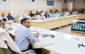 जनता मिलन में गूंजी ग्रामीणों की समस्याएं, जिलाधिकारी ने अधिकारियों को दिए त्वरित समाधान के निर्देश