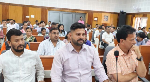 जिला पंचायत बैठक में विकास योजनाओं की समीक्षा, कूड़ा प्रबंधन व्यवस्था सुदृढ़ करने के निर्देश