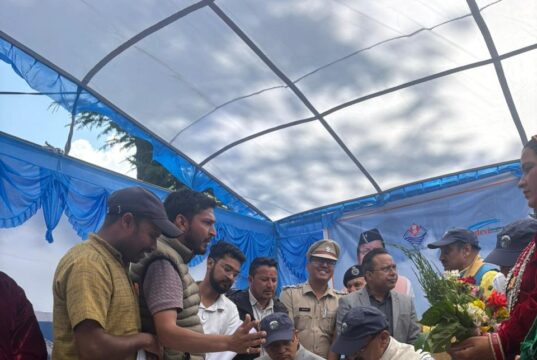 जोशीमठ की विभिन्न जनसमस्याओं को लेकर स्वास्थ्य मंत्री सुबोध उनियाल को प्रतिनिधियों ने सौंपा ज्ञापन