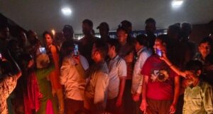 सिमली में बेस अस्पताल की मांग को लेकर फिर सड़कों पर उतरे लोग, निकाला कैंडल मार्च