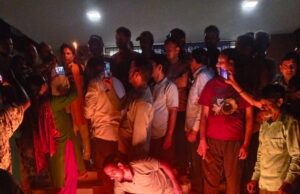 सिमली में बेस अस्पताल की मांग को लेकर फिर सड़कों पर उतरे लोग, निकाला कैंडल मार्च