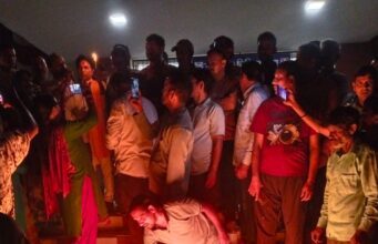 सिमली में बेस अस्पताल की मांग को लेकर फिर सड़कों पर उतरे लोग, निकाला कैंडल मार्च