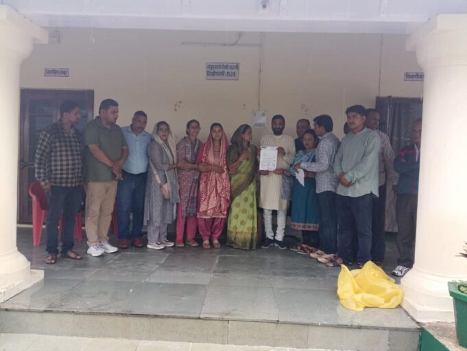 देवपुरी में राजेंद्र कंडारी मौत प्रकरण: आरोपियों की गिरफ्तारी की मांग तेज, जनप्रतिनिधियों ने मुख्यमंत्री को भेजा ज्ञापन