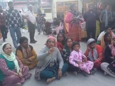 जोशीमठ के नरसिंह मंदिर में गेट सिस्टम को लेकर महिलाओं का भारी हंगामा, पुलिस बोली– मरीजों की जान बचाना पहली प्राथमिकता