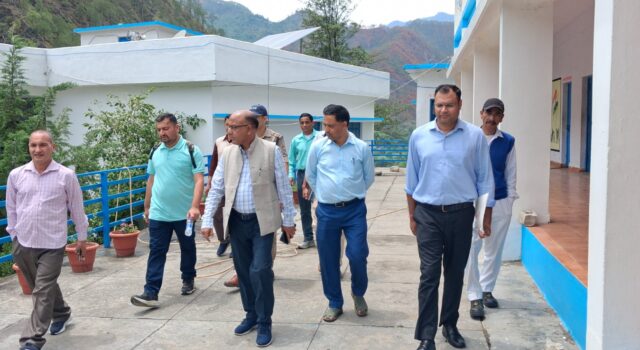 UKSSSC परीक्षा: डीएम-एसपी ने केंद्रों का किया निरीक्षण, सुरक्षा के कड़े इंतजाम