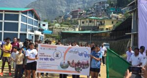 “रन फॉर योग” स्वस्थ चमोली के संकल्प के साथ दौड़े सैकड़ों प्रतिभागी