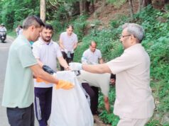 अंतरराष्ट्रीय योग दिवस पर गोपेश्वर में चला स्वच्छता अभियान, स्वच्छता की दिलाई शपथ