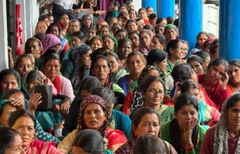 भोजनमाताओं का शिक्षा अधिकारी कार्यालय पर प्रदर्शन, छह सूत्रीय मांगों को लेकर मुख्यमंत्री के नाम सौंपा ज्ञापन