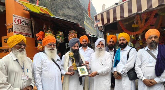 चमोली: पाकिस्तान के गुरदासपुर गुरुद्वारा से 32वीं बार पहुंचा जत्था, सोशल मीडिया की अफवाहों पर न करें विश्वास: सेवा सिंह