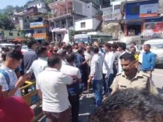 करणप्रयाग में व्यापारी पर जानलेवा हमला, आक्रोशित व्यापारियों ने लगाया जाम