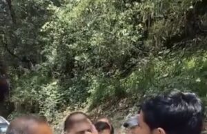 भाजपा प्रदेश अध्यक्ष महेंद्र भट्ट का उक्रांद ने किया घेराव, स्थानीय समस्याओं और कर्णप्रयाग घटना पर उठाए सवाल
