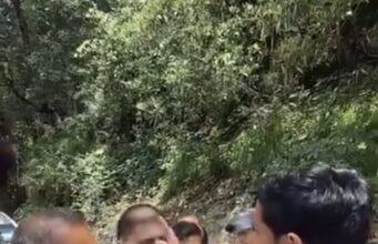 भाजपा प्रदेश अध्यक्ष महेंद्र भट्ट का उक्रांद ने किया घेराव, स्थानीय समस्याओं और कर्णप्रयाग घटना पर उठाए सवाल