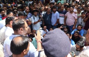 कर्णप्रयाग में धारदार हथियार से हमला करने वाले 04 निहंग यात्री चमोली पुलिस की हिरासत में