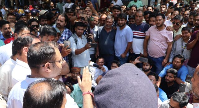 कर्णप्रयाग में धारदार हथियार से हमला करने वाले 04 निहंग यात्री चमोली पुलिस की हिरासत में