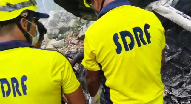 200 मीटर गहरी खाई में दुर्घटनाग्रस्त हुई कार, SDRF ने चलाया रेस्क्यू अभियान; तीन घायलों को पहुंचाया अस्पताल