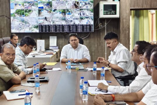 भारी वर्षा के बीच जिला प्रशासन अलर्ट, जिलाधिकारी ने आपदा तैयारियों की समीक्षा की
