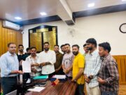 चमोली वार्ड-11 में खेल मैदान की मांग को लेकर युवाओं ने जिलाधिकारी को सौंपा ज्ञापन