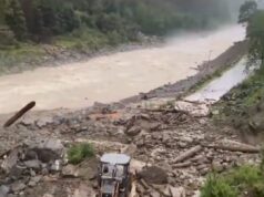मूसलाधार बारिश से जनजीवन प्रभावित, बदरीनाथ हाईवे सहित कई सड़कें बाधित, प्रशासन ने जारी की सतर्कता अपील