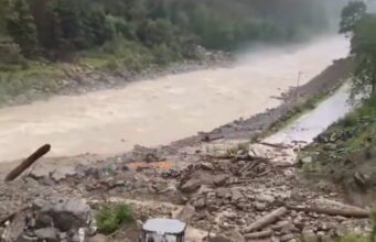 मूसलाधार बारिश से जनजीवन प्रभावित, बदरीनाथ हाईवे सहित कई सड़कें बाधित, प्रशासन ने जारी की सतर्कता अपील