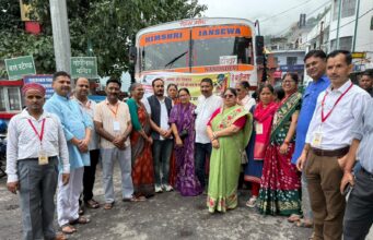 सोमनाथ यात्रा के लिए चमोली से 40 श्रद्धालुओं का दल रवाना, राज्यमंत्री एवम सीडीओ ने दिखाई हरी झंडी