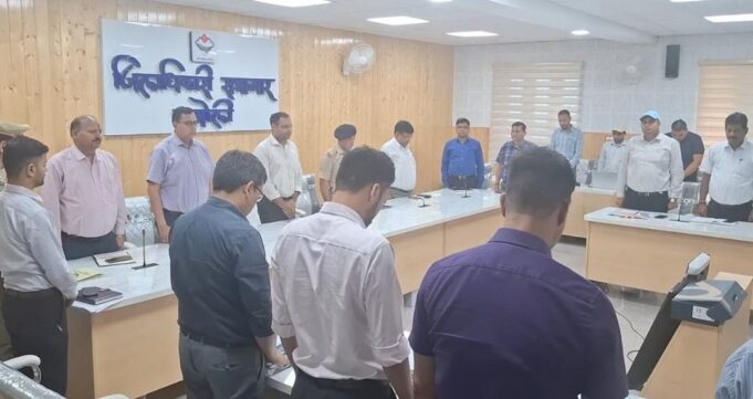 दिवंगत चिकित्सक डॉ. नवीन डिमरी को जिला सभागार में दी गई भावभीनी श्रद्धांजलि