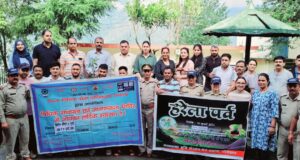 हरेला महोत्सव पर जिला न्यायालय गोपेश्वर में हुआ वृक्षारोपण, पर्यावरण संरक्षण का दिया संदेश