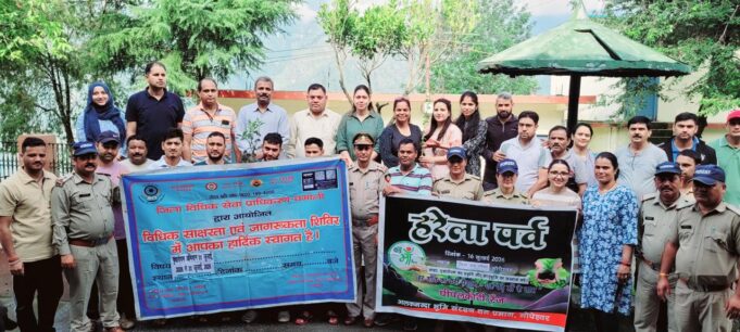 हरेला महोत्सव पर जिला न्यायालय गोपेश्वर में हुआ वृक्षारोपण, पर्यावरण संरक्षण का दिया संदेश