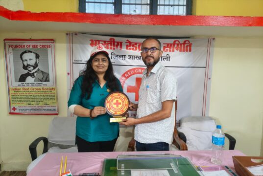 अहमदाबाद की वैशाली पंड्या ने गोपेश्वर में किया 144वीं बार रक्तदान, रेड क्रॉस ने किया सम्मानित