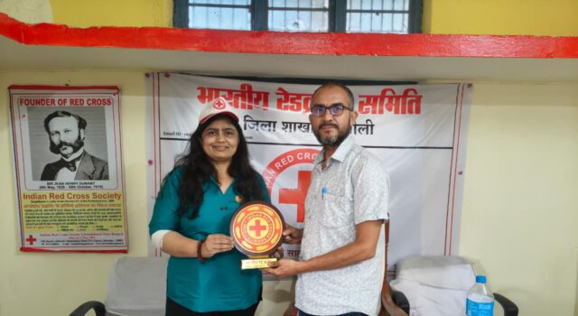 अहमदाबाद की वैशाली पंड्या ने गोपेश्वर में किया 144वीं बार रक्तदान, रेड क्रॉस ने किया सम्मानित