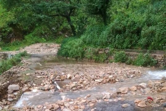 पोखरी को जोड़ने वाली आधे दर्जन सड़क बंद, जन जीवन अस्त व्यस्त