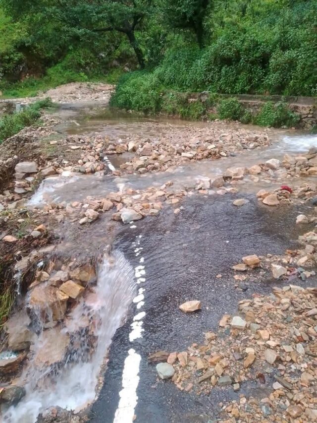 पोखरी को जोड़ने वाली आधे दर्जन सड़क बंद, जन जीवन अस्त व्यस्त